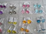 จุ๊บลม เป็นเพชรสี มีหลายสี ขายเป็นชุดๆ ละ 100 บาท