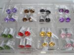 จุ๊บลม เป็นเพชรสี มีหลายสี ขายเป็นชุดๆ ละ 100 บาท