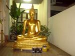 รับพ่นสีทองพระประธานด้วยสีมุกทองคำโกลด์แมกซ์ ทดแทนการปิดทองคำเปลว โทร. 081 985 5033