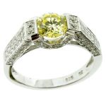 MAYA Jewelry เสนอเครื่องประดับ แหวนเพชร Amandas สีเหลือง รายล้อมด้วยเพชรเม็ดเล็กจำนวนมาก งานดีไซน์จา