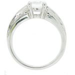 MAYA Jewelry เสนอเครื่องประดับ แหวนเพชร Amandas ดีไซน์ทันสมัย โดดเด่นด้วยเพชรเม็ดใหญ่และบ่าข้างที่สว