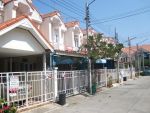 www.homedd.co.th รหัส T1-0553 ขายทาวน์เฮ้าส์ 2 ชั้น หมู่บ้านปริณดา เนื้อที่ 16 ตร.ว. ราคา 1.4 ล้านบา