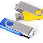 รับผลิตแฟลชไดร์ฟพรีเมี่ยม USB สุดฮิต USB 102 สามารถสกรีนโลโก้ได้ 2 ด้าน ฟรีสกรีน ฟรีกล่องใส่ ราคาไม่