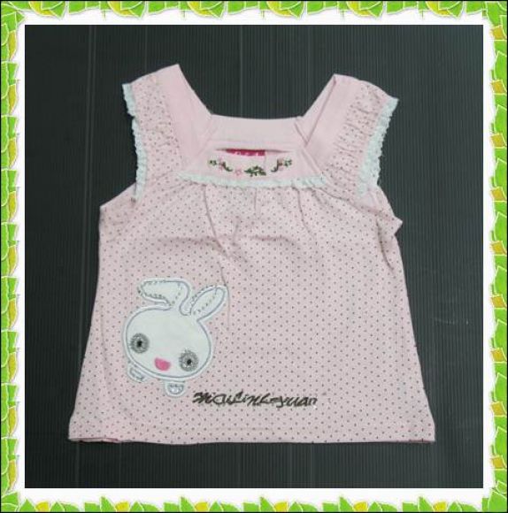 เสื้อแขนกุดระบาย ลายจุดกระต่ายน้อย (สีโอรส) เสื้อแขนกุดระบาย ลายจุดกระต่ายน้อย (สีโอรส)