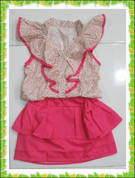 Set สีชมพู เสื้อคอย้วย + กระโปรงทวิส Set สีชมพู เสื้อคอย้วย + กระโปรงทวิส