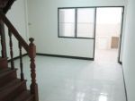 www.homedd.co.th รหัส T3-0341 ขายทาวน์เฮ้าส์ 2 ชั้น ซอยโรงเรียนป้วยฮั้ว ถนนสายลวด เนื้อที่ 17.6 ตร.ว