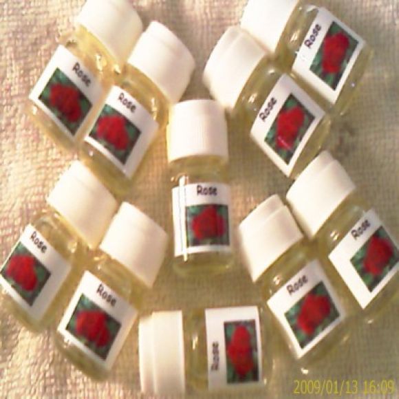 น้ำมันหอมระเหย (Aroma Oil,Essensial Oil) ขายส่ง เป็นขวดเล็กๆ 5 ซีซี หรือเป็นกิโล น้ำมันหอมระเหย (Aroma Oil,Essensial Oil) ขายส่ง เป็นขวดเล็กๆ 5 ซีซี หรือเป็นกิโล