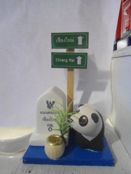 หลักกิโลเมตร+แพนด้า+เสาไม้ป้ายบอกทาง