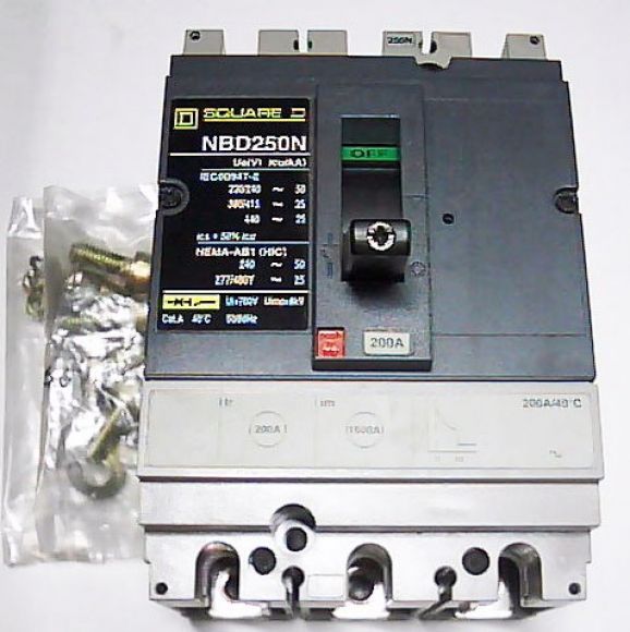 เมนเบรคเกอร์ ยี่ห้อSQUARE Dรุ่นNBD250N3200(3P200amp)
