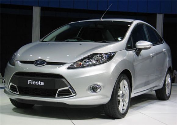 ขายรถยนต์ Ford Fiesta 4ประตูและ5ประตู ฟรีประกันภัยรับรถเร็วมาก !!!