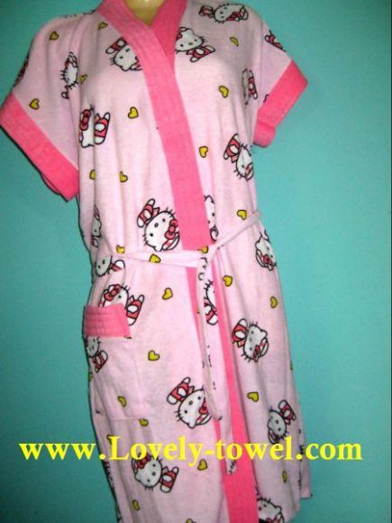 เสื้อคลุมอาบน้ำผู้ใหญ่ฟรีไซด์ ทอลายกาตูนร์ทั้งตัว เนื้อผ้าขนหนูสีชมพู เสื้อคลุมอาบน้ำผู้ใหญ่ฟรีไซด์ ทอลายกาตูนร์ทั้งตัว เนื้อผ้าขนหนูสีชมพู