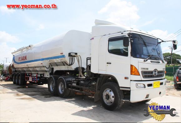 รถเบ้าท์บรรทุกอาหารสัตว์ 60 cum