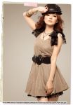 (พร้อมส่ง)ชุดสีเดรสแฟชั่นสีโกโก้ ผ้าซาตินดีเนื้อทรายยืดได้ ไหล่ประดับผ้าตาข่ายพร้อมเข็มขัดสีดำ กระโป