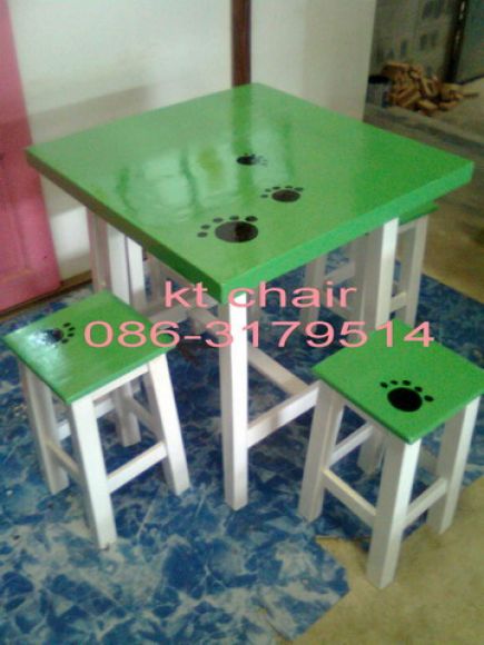 โต๊ะไม้ 70x70x75 พร้อมเก้าอี้ไม้หัวโล้น 4 ตัว