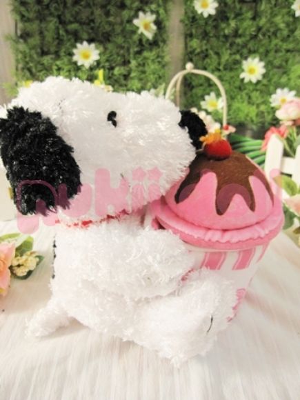 ตุ๊กตา snoopy ถือไอติม