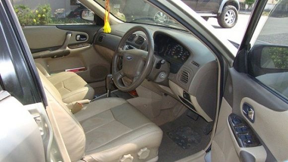 ขาย Ford Laser Teirra 1.8,รุ่น Top, full option ,2 แอร์แบค,รถผู้หญิงใช้, เชคศูนย์ตลอด,คู่มือถุงเครื่