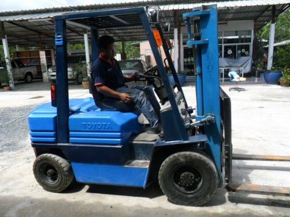 ขายฟอร์คลิฟท์ 2.5 ตันสวยรับประกัน 3 เดือน  TOYOTAรุ่น5FD25 ราคา 240000 บาท ด่วน 