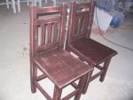 หนุ่มโต๊ะไม้ขายเก้าอี้พนักพิงตรงราคาถูกสีสรรสวยงาม 370 บาท