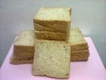 ขนมปังโฮลวีตแบบ  ชั่งกิโล  (ประมาณ 40 แผ่น ต่อกิโลกรัม) กิโลกรัมละ 8 บาท