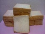 ขนมปังโฮลวีตแบบ  ชั่งกิโล  (ประมาณ 40 แผ่น ต่อกิโลกรัม) กิโลกรัมละ 8 บาท