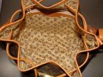กระเป๋าลูกอม Louis Vuitton