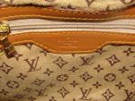 กระเป๋าลูกอม Louis Vuitton