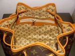 กระเป๋าลูกอม Louis Vuitton