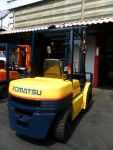ขายรถยกFORKLIFTยี่ห้อ KOMATSUรุ่น11ขนาด3ตันเสา4เมตร สวยมากรับประกัน3เดือนราคา340000บาทขายแล้วจ้าาาาา
