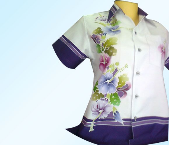 เสื้อบาติก ลายดอกชบา โทนม่วง