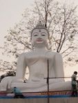 รับพ่นสีทองพระประธานด้วยสีมุกทองคำโกลด์แมกซ์ ทดแทนการปิดทองคำเปลว โทร. 081 985 5033