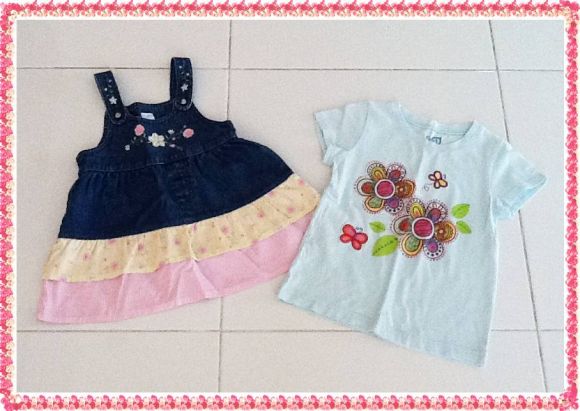 เดรสยีนส์ 9-12M ยี่ห้อ Carter's + เสื้อตัวในสกรีนลายดอกไม้ ยี่ห้อ Place สภาพใหม่ เดรสยีนส์ 9-12M ยี่ห้อ Carter's + เสื้อตัวในสกรีนลายดอกไม้ ยี่ห้อ Place สภาพใหม่