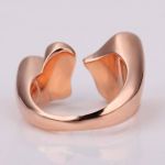 แหวนทองคำสีชมพู 18K GP ดีไซน์สุดเก๋รูปหัวใจประดับคริสตัลและเคลือบ enamel สีหวาน ไม่ซ้ำใครค่ะ (8US)