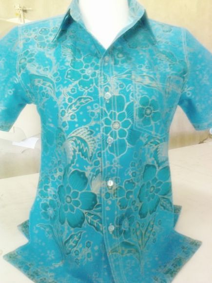 เสื้อบาติก ลายอิสระ โทนฟ้า