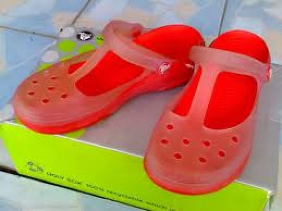 รองเท้า Crocs รุ่น Carlie Mary Jane สีขาว พื้นแดง เปลี่ยนสีได้