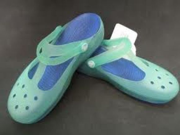 รองเท้า Crocs รุ่น Carlie Mary Jane สีฟ้าพื้นน้ำเงิน