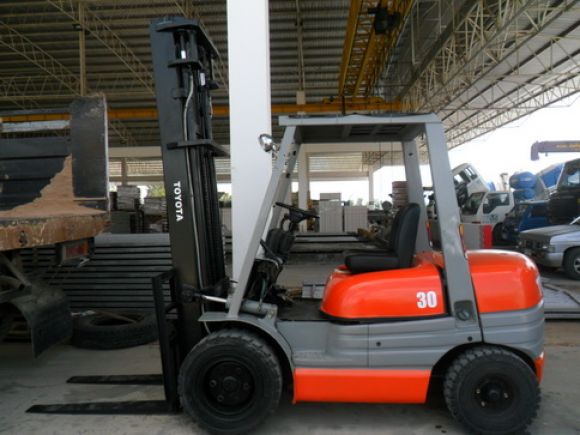 ขายFORKLIFTยี่ห้อTOYOTAรุ่น6FD30เสา4.5เมตร  รับปะกัน 3  เดือนเขตกรุงเทพและปริมณฑ