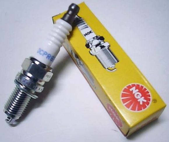 หัวเทียนยี่ห้อ NGK รุ่น DCPR6E Standard nikol alloy