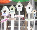 บ้านนกขาตั้งแต่งหน้าร้าน