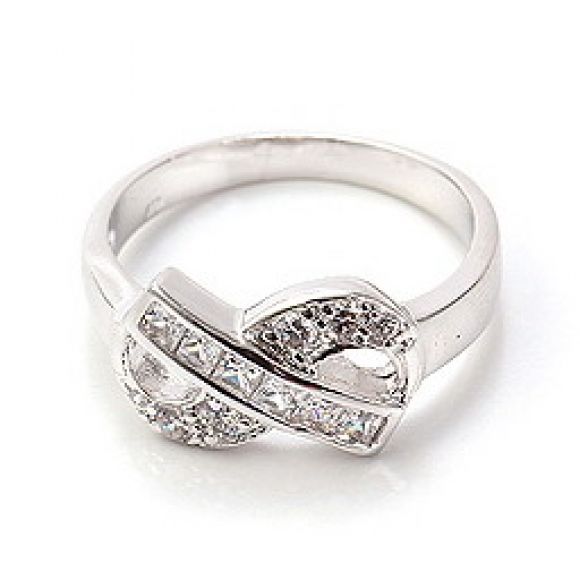แหวนทองคำขาว 18k GF ประดับเพชร CZ ดีไซน์เก๋ ของจริงใส่แล้วสวยน่ารักมากๆ ค่ะ