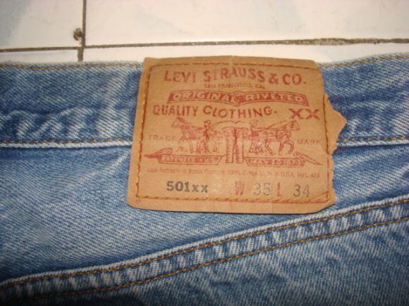 # 7517 # ยีนส์ Levi's 501 ผ้าทราย ของแท้ มือสอง เอว 35 ยาว 29 made in usa ตะเข็บ