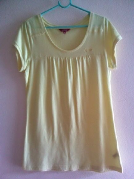 เสื้อสีเหลือง Size XL อก 32-36 นิ้ว ยาว 25 นิ้ว