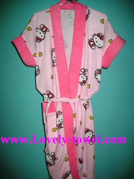 เสื้อคลุมอาบน้ำเด็ก ปักกาตูนร์ตรงหน้าอก เนื้อขนหนู มีหลายขนาดตามไซด์ของเด็กค่ะ เสื้อคลุมอาบน้ำเด็ก ปักกาตูนร์ตรงหน้าอก เนื้อขนหนู มีหลายขนาดตามไซด์ของเด็กค่ะ