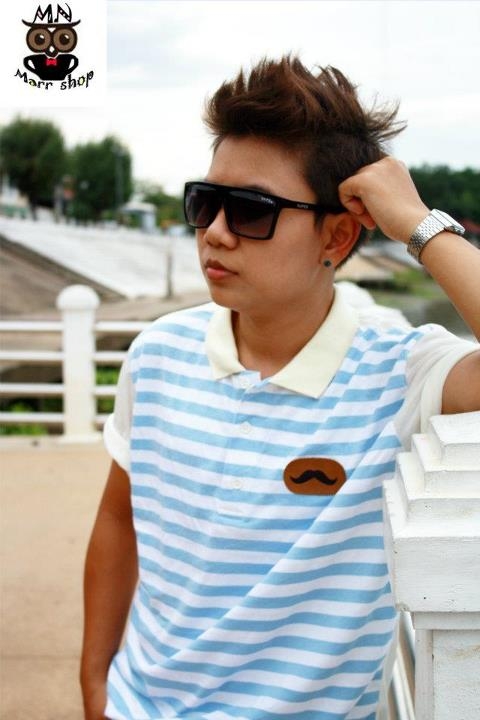 เสื้อโปโลริ้วลาย สีฟ้า