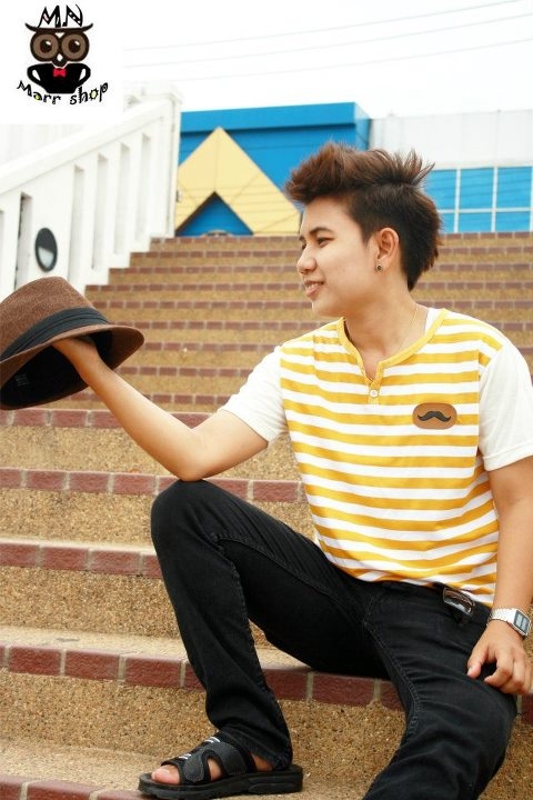 เสื้อคอกลมลายริ้ว สีเหลือง