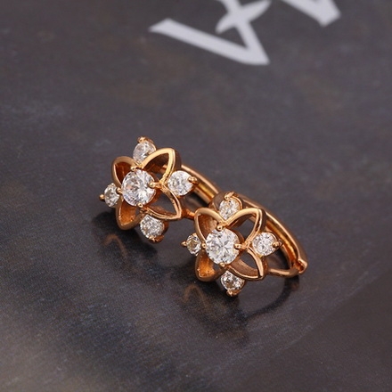 ต่างหูทองคำ 9k gold filled ประดับเพชร CZ ดีไซน์ดอกไม้ สไตล์วินเทจ สวยเก๋มากค่ะ ต่างหูทองคำ 9k gold filled ประดับเพชร CZ ดีไซน์ดอกไม้ สไตล์วินเทจ สวยเก๋มากค่ะ