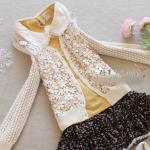 พร้อมส่ง  - Knit & co เสื้อถักแขนยาวลายดอกไม้ สีครีม