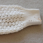 พร้อมส่ง  - Knit & co เสื้อถักแขนยาวลายดอกไม้ สีครีม