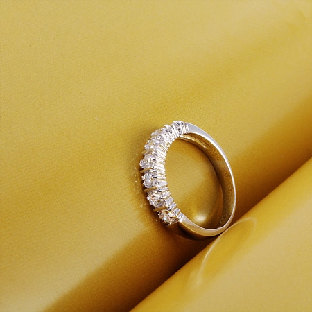 แหวนทองคำขาว 18k gold filled ประดับเพชร CZ สวยหรู น่ารักมากๆ ค่ะ ไซส์ 6 US