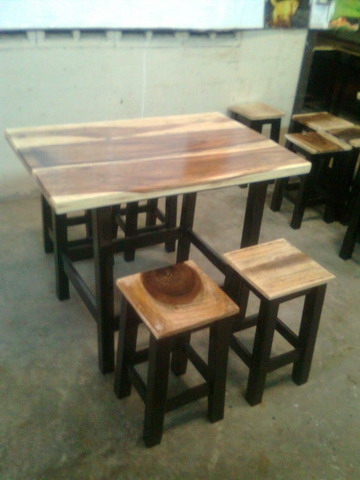 โต๊ะไม้ 70x100x75 พร้อมเก้าอี้ไม้เหลี่ยม 4 ตัว ไม้จามจุรี โต๊ะไม้ 70x100x75 พร้อมเก้าอี้ไม้เหลี่ยม 4 ตัว ไม้จามจุรี
