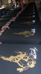 รับสกรีนเสื้อ กางเกง กระเป๋า ถุง งานด่วนรอรับได้เลย ราคากันเอง ยิ่งปริมาณมากยิ่ง